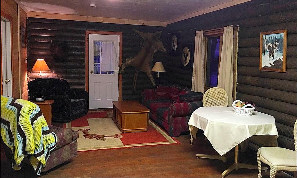Flying U Ranch Hotel Seventy Mile House Eksteriør billede
